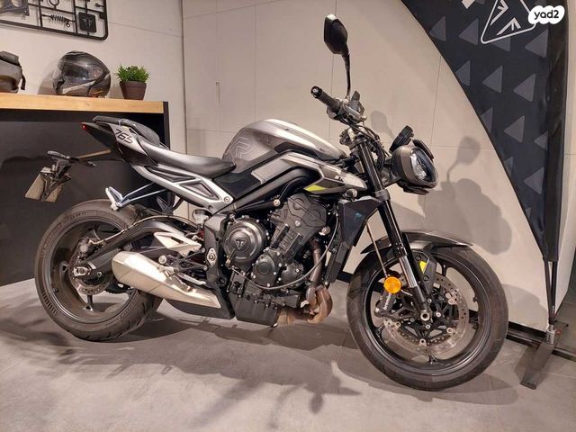מודעת רכב טריומף Street Triple R