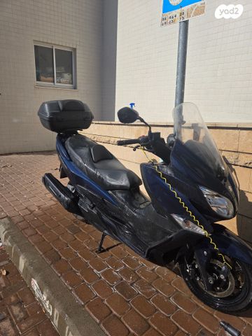 סוזוקי בורגמן 400