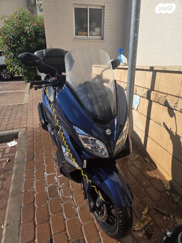 סוזוקי בורגמן 400