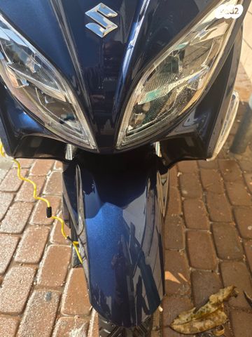 סוזוקי בורגמן 400