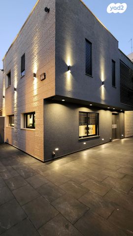 מאיר אריאל 7