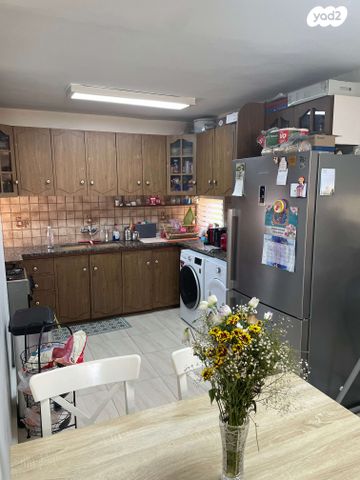 דירה, גייסות השריון 11, אלי כהן, כפר סבא