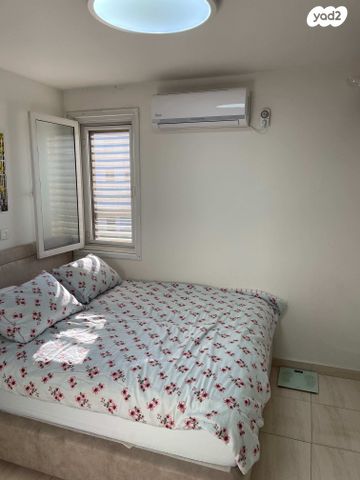 דירה, גייסות השריון 11, אלי כהן, כפר סבא