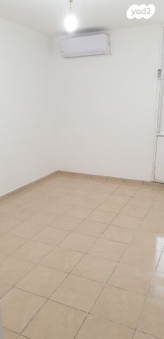 ארבע ארצות 24