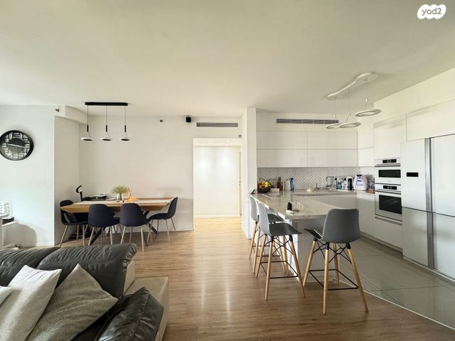 גג/ פנטהאוז, אהרון מזיא 3, שעריים, רחובות