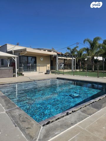 משק חקלאי/ נחלה, דוכיפת 2, זרעית, זרעית