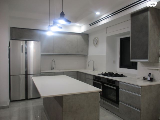 דירה, ירושלים 61, הפועל המזרחי ב', שיכון ב', בני ברק