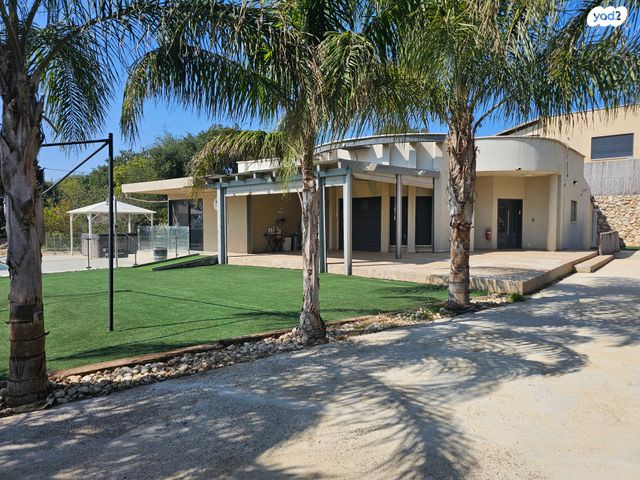 משק חקלאי/ נחלה, דוכיפת 2, זרעית, זרעית