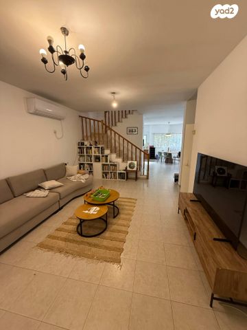 בית פרטי/ קוטג', בן גפן 6, גבעת העיריות, גדרה