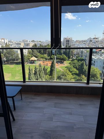 דירה, קלוזנר 11, לב העיר, בת ים