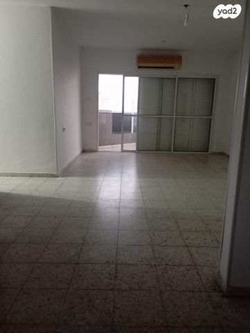 דירה, משה שרת 42, ברנע, אשקלון