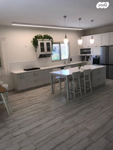 מגרש ספורט 1