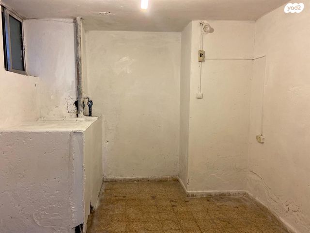 שדרות ז'בוטינסקי 9