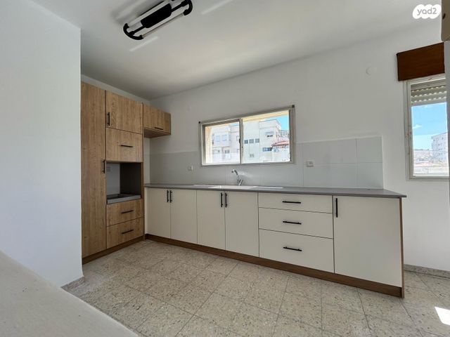 ז'בוטינסקי 64