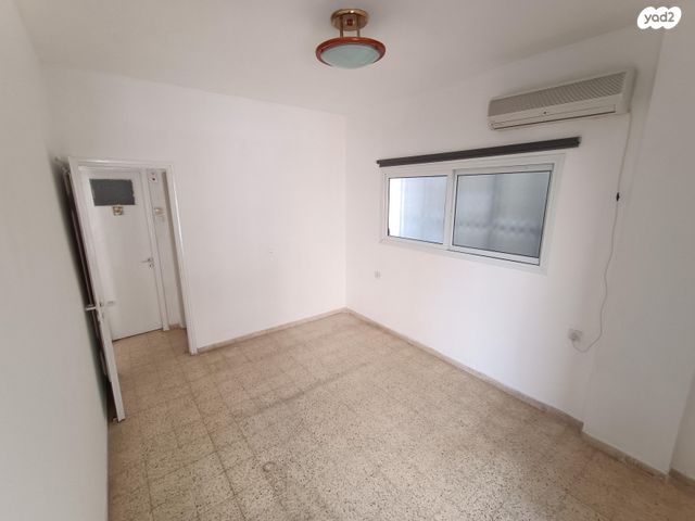 דירה, בית וגן 13, לב העיר, בת ים