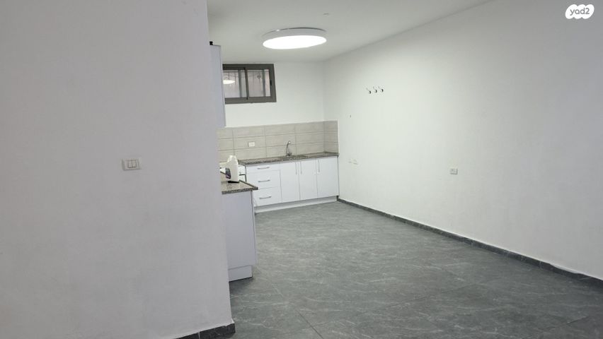 מרתף/ פרטר, הרש"ר הירש 2, גבעת משקפיים, בית שמש