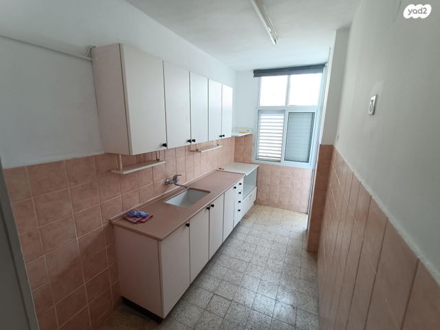 דירה, בית וגן 13, לב העיר, בת ים