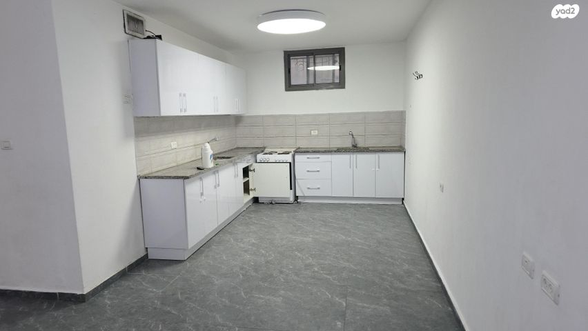 מרתף/ פרטר, הרש"ר הירש 2, גבעת משקפיים, בית שמש