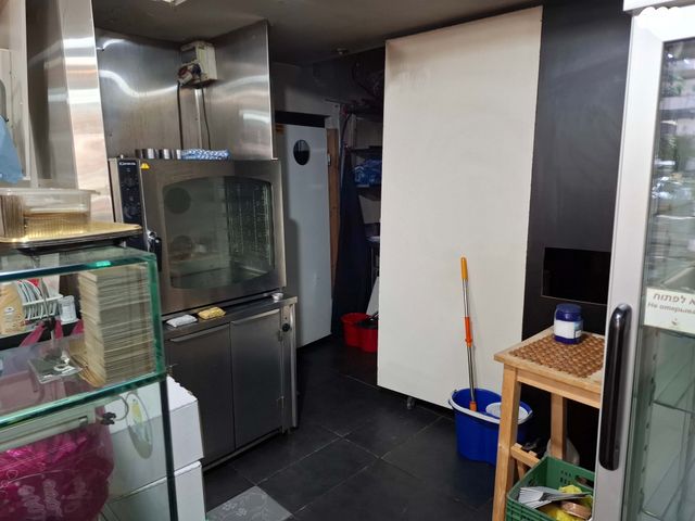 חנויות/ שטח מסחרי, הרצל 56, שכונת בן גוריון, מרכז העיר ג', רמת גן