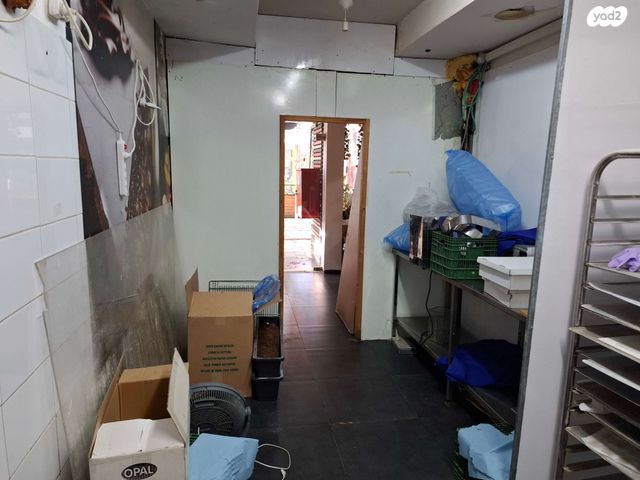 חנויות/ שטח מסחרי, הרצל 56, שכונת בן גוריון, מרכז העיר ג', רמת גן