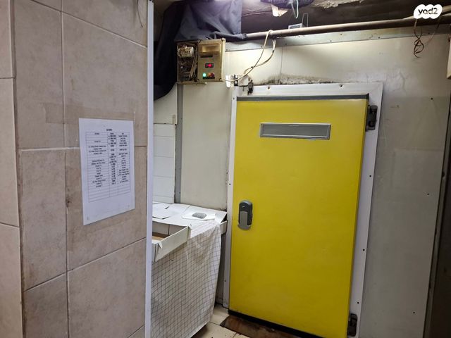 חנויות/ שטח מסחרי, הרצל 56, שכונת בן גוריון, מרכז העיר ג', רמת גן