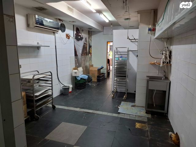 חנויות/ שטח מסחרי, הרצל 56, שכונת בן גוריון, מרכז העיר ג', רמת גן