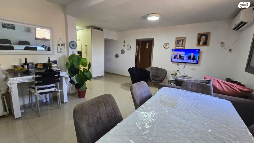 דירה, לוחמי הגטאות, דרום, צפת