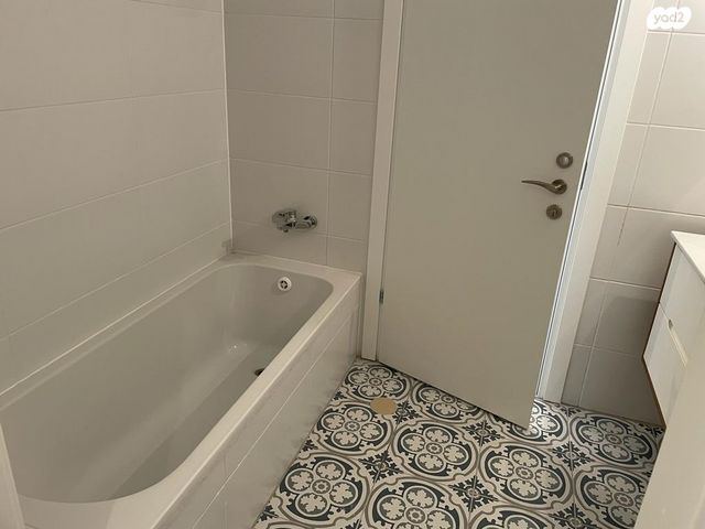 דירה, צבי מנדלבלט, מרכז, הרצליה