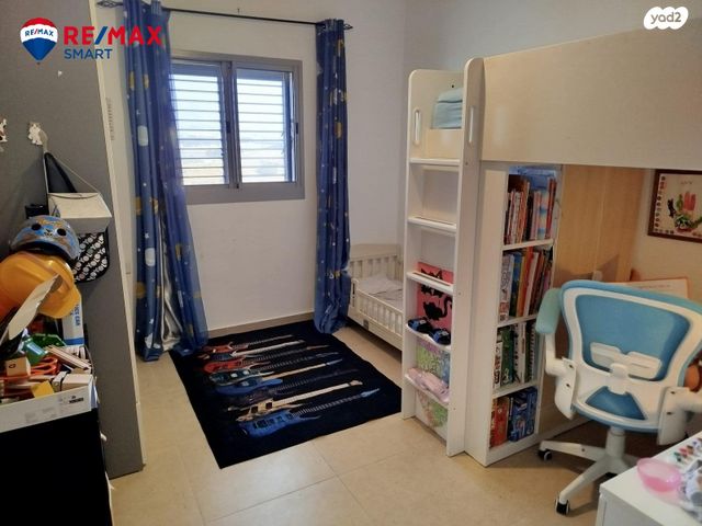 דירה, עוזי חיטמן, נאות אפק, אפקה, קרית ביאליק