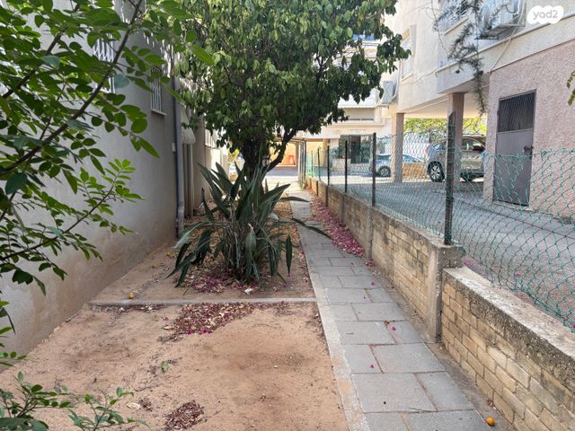 מרכז, קרית עבודה