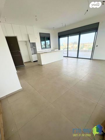 גג/ פנטהאוז, המעגל, פועלי הרכבת, גבעתיים