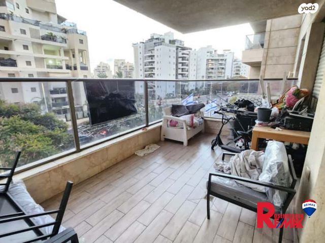 דירה, מנחם בגין 15, קרית אילון, חולון