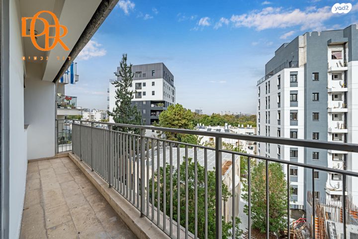 גג/ פנטהאוז, רות, חרוזים, רמת גן