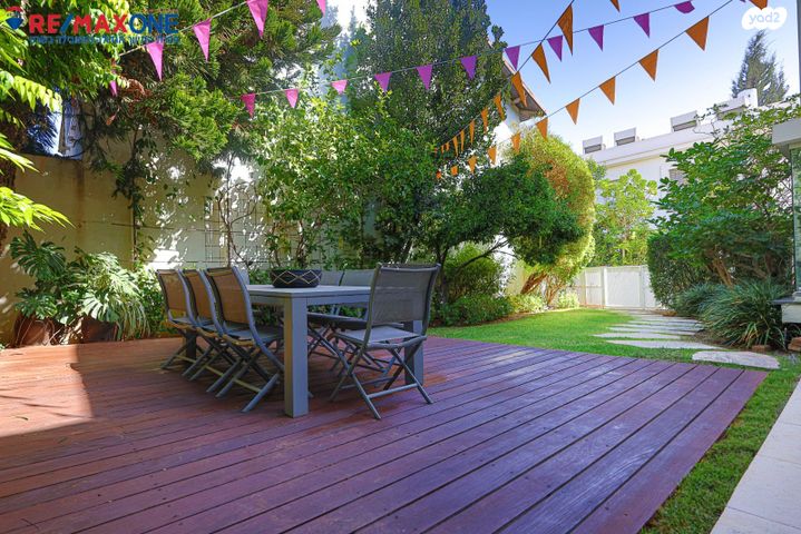 בית פרטי/ קוטג', החי"ל, למפרט, כפר סבא