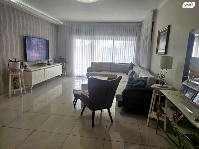 דירה, שלום עליכם, אגמים, נתניה