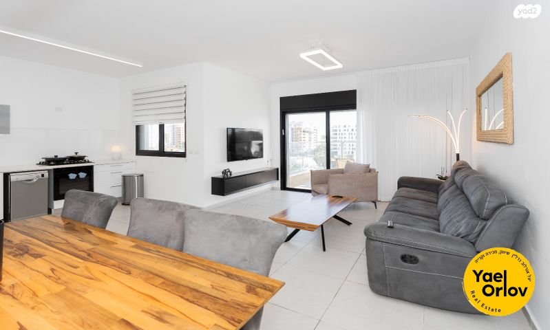 דירה, חנה רובינא, הרצליה