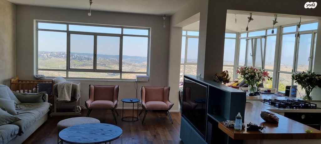 דו משפחתי, ניל"י