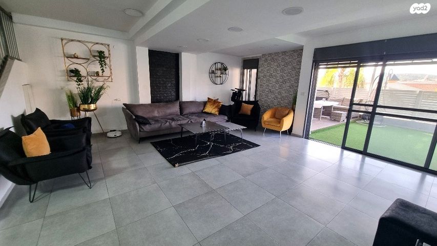 דו משפחתי, יקנעם עילית