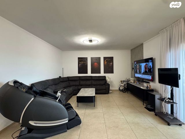 דירה, עץ המשאלות, אדמית / יערית, שלומי