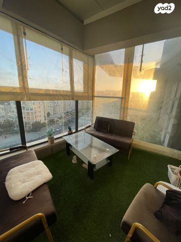 דירה, אליהו קורן, חומת שמואל, הר חומה, ירושלים