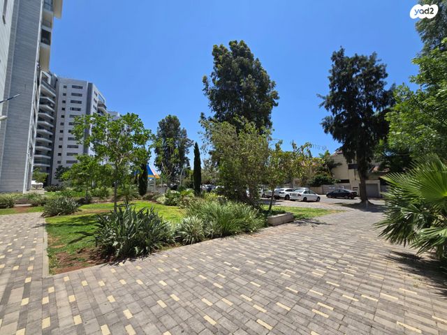 דירה, ז'בוטינסקי, יצחק שדה, אזור