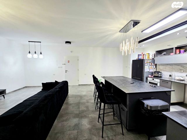 דירה, אריאל שרון, נווה שרון / שער העיר, נתיבות