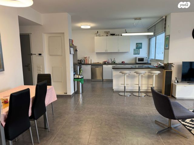 דירה, חנה רובינא, הרצליה