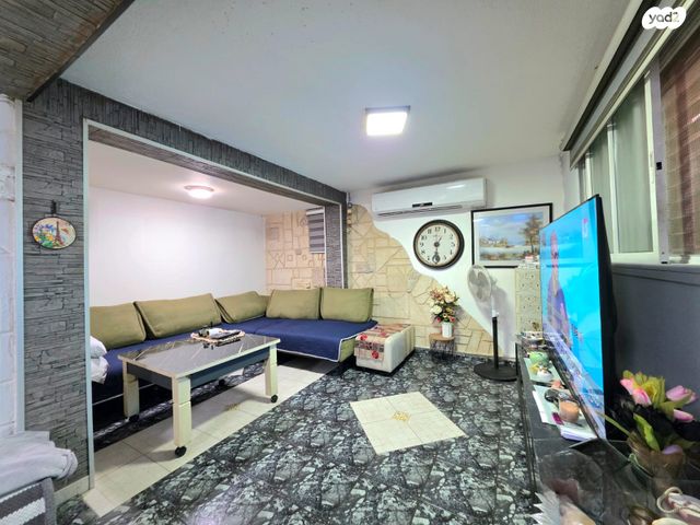 דירת גן, נחמיה, שיכון ג, טבריה