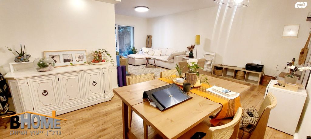 דירת גן, קדימה צורן