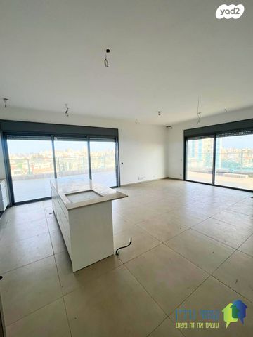 גג/ פנטהאוז, המעגל, פועלי הרכבת, גבעתיים