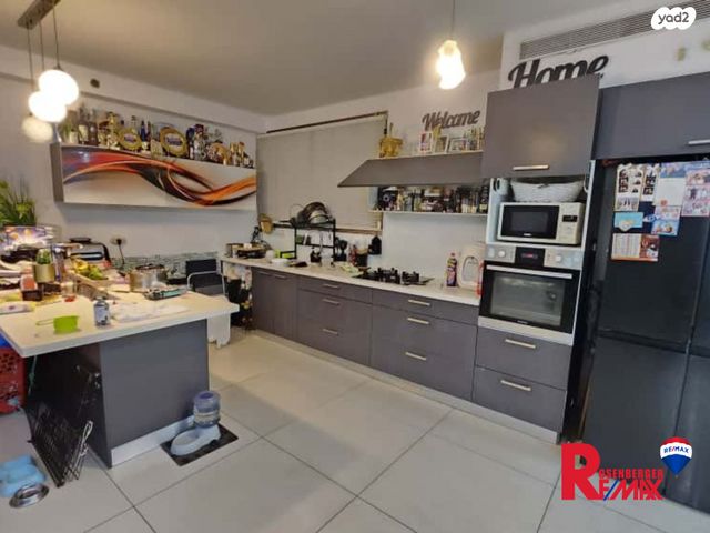 דירה, מנחם בגין 15, קרית אילון, חולון