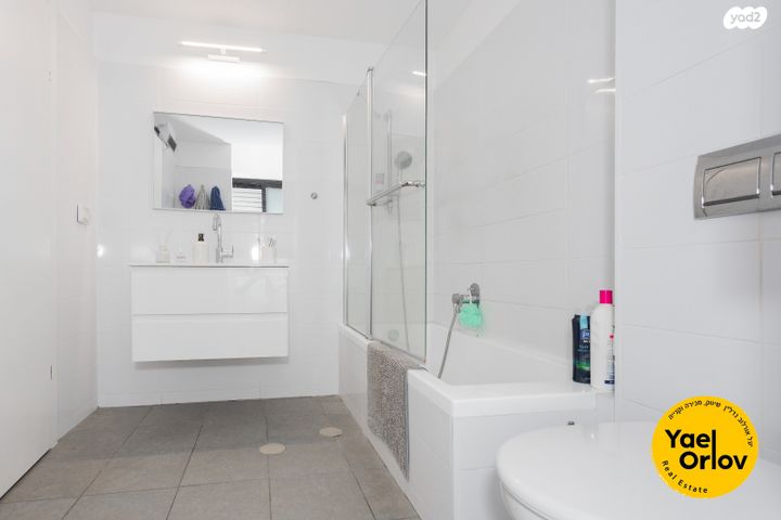 דירה, חנה רובינא, הרצליה