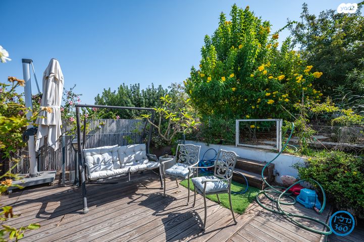 דו משפחתי, נווה שלו, זכרון יעקב