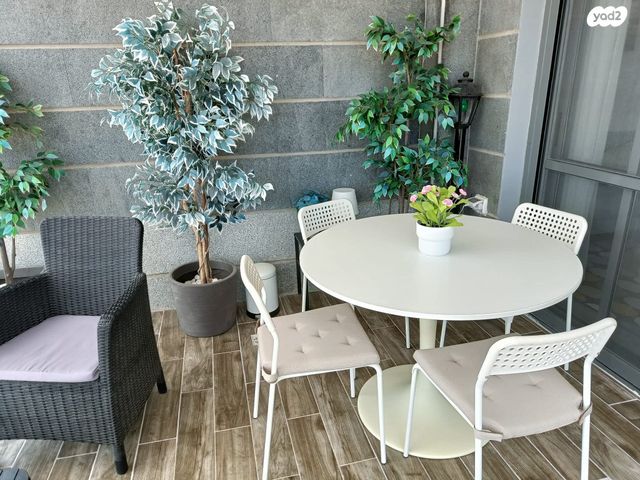 דירה, לח"י, שז"ר / דקר, טירת כרמל